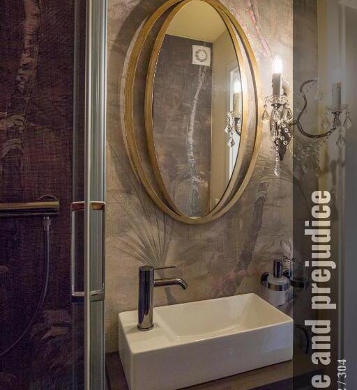 The Henry Self Check In Guesthouse