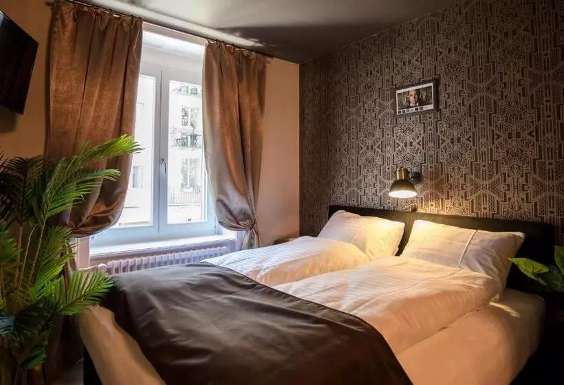 The Henry Self Check In Guesthouse