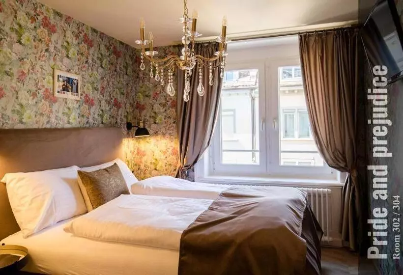 The Henry Self Check In Guesthouse