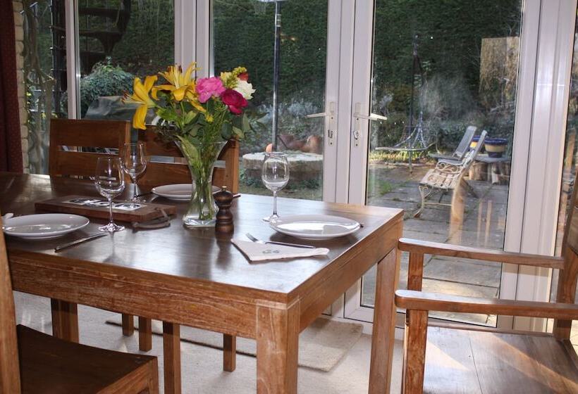 تختخواب و صبحانه Sandford Meadow Guest House