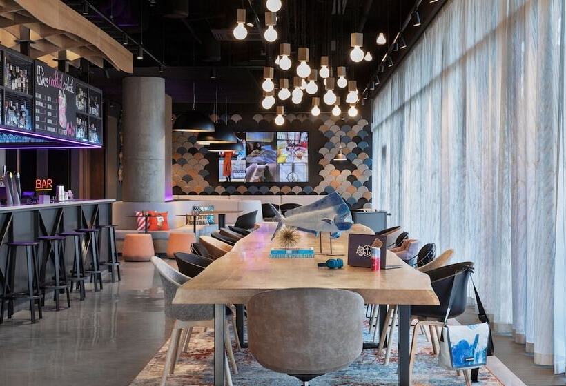 בית מלון כפרי Moxy Szczecin City