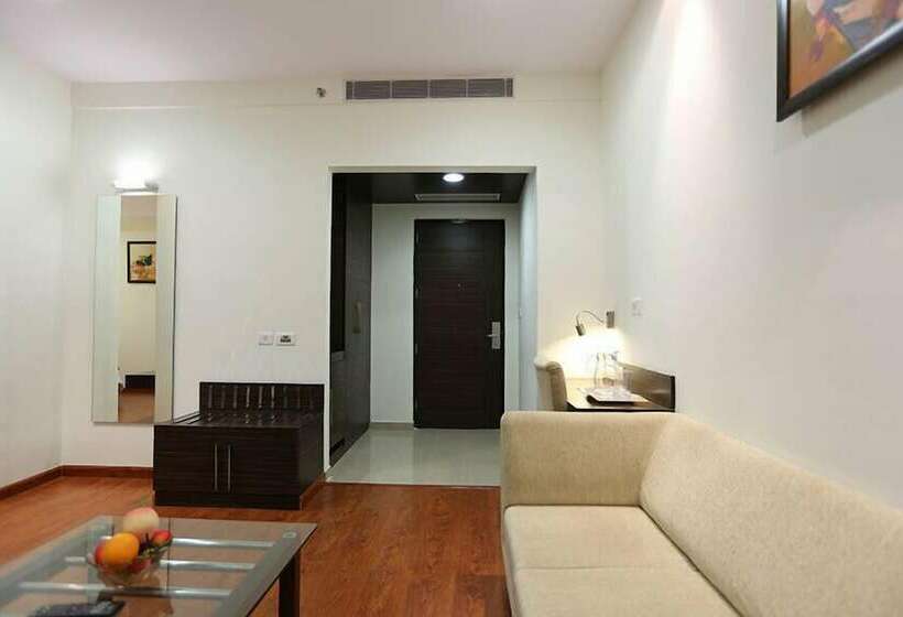 فندق Hyphen Premier Meerut