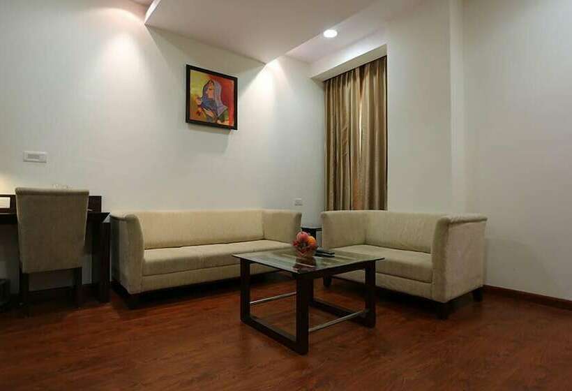 فندق Hyphen Premier Meerut