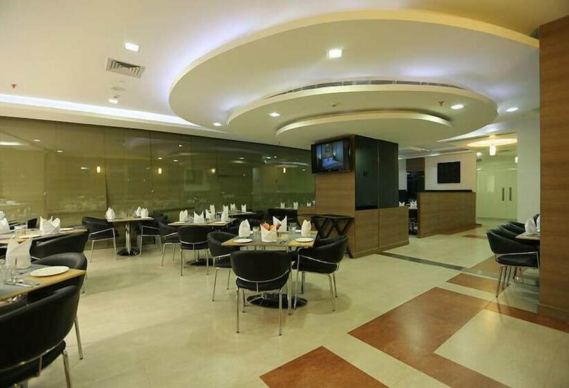 فندق Hyphen Premier Meerut