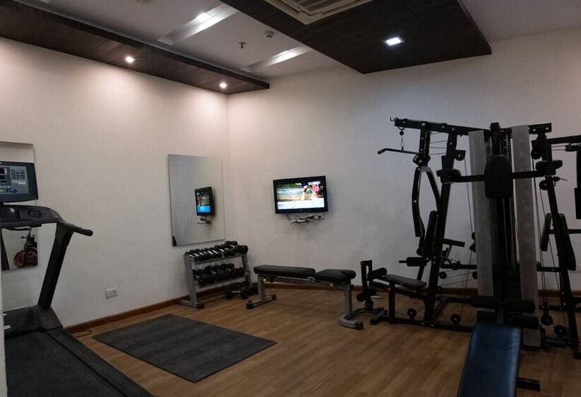 فندق Hyphen Premier Meerut