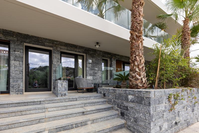 Lazar Lux Suites  Ammoudara