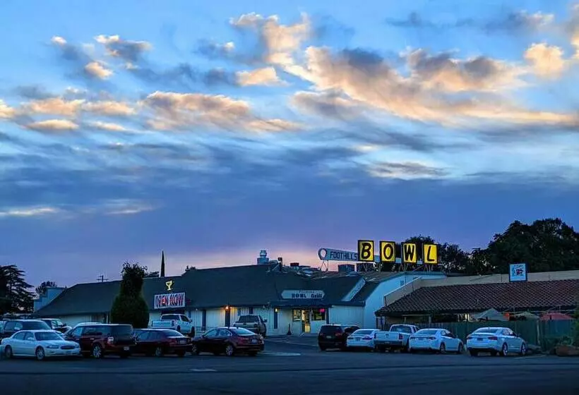 Foothills Motel