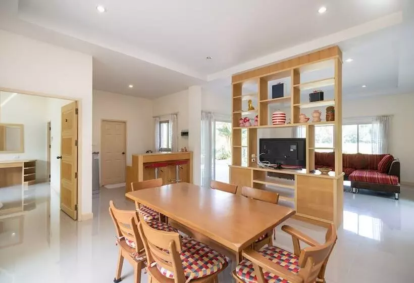 Hotelli Thara Cholapruek Resort