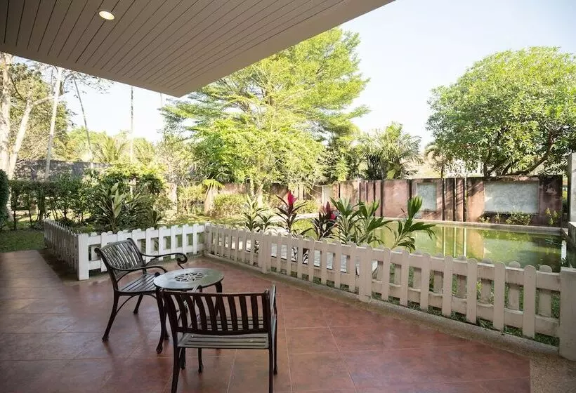 Hotelli Thara Cholapruek Resort