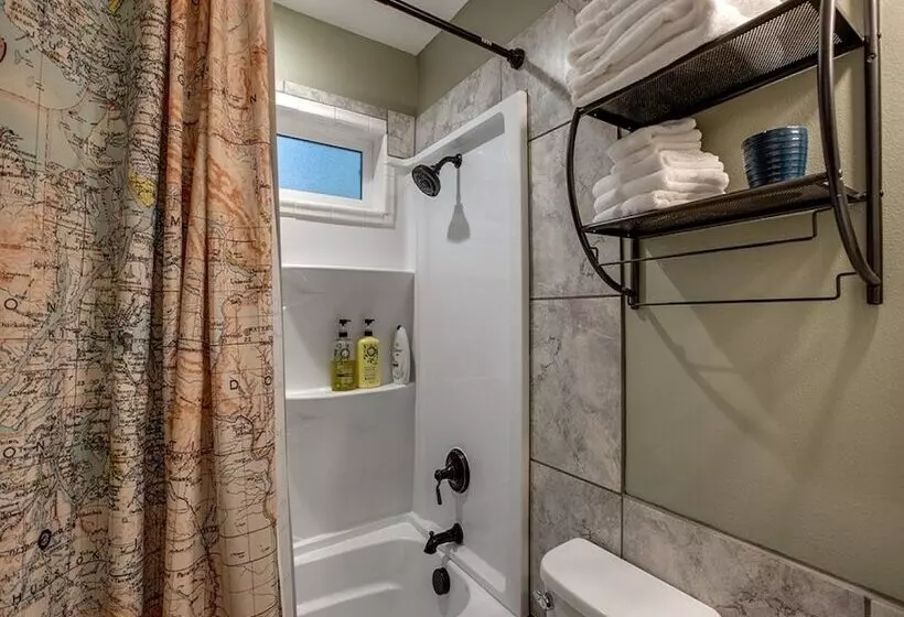 02gs   Wifi   D/w   W/d   Sleeps 8