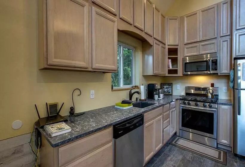 02gs   Wifi   D/w   W/d   Sleeps 8