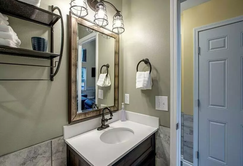 02gs   Wifi   D/w   W/d   Sleeps 8