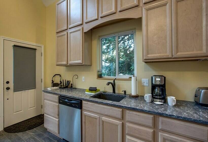 02gs Wifi D/w W/d Sleeps 8