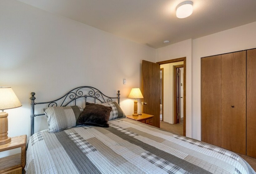 Mt. Baker Lodging Cabin 8 – Wifi, Pets Ok, Sleeps 6! By Mbl