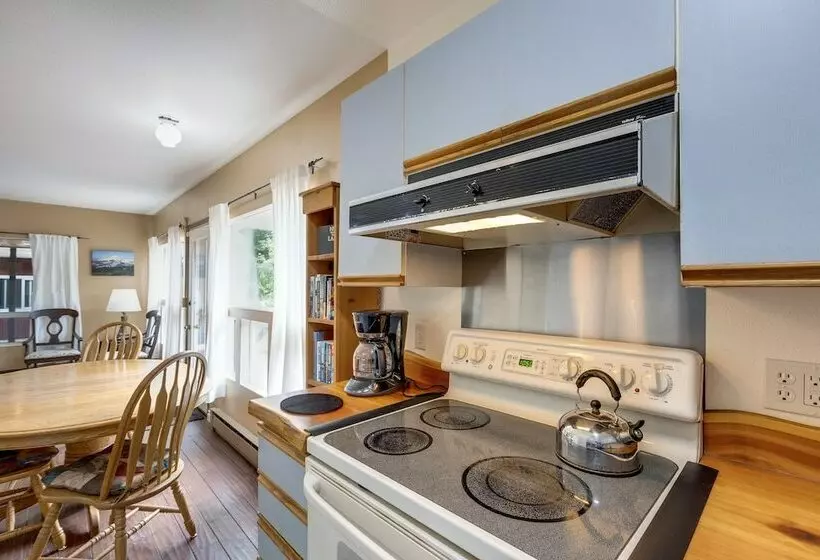 Mt. Baker Lodging Cabin 8 – Wifi, Pets Ok, Sleeps 6! By Mbl