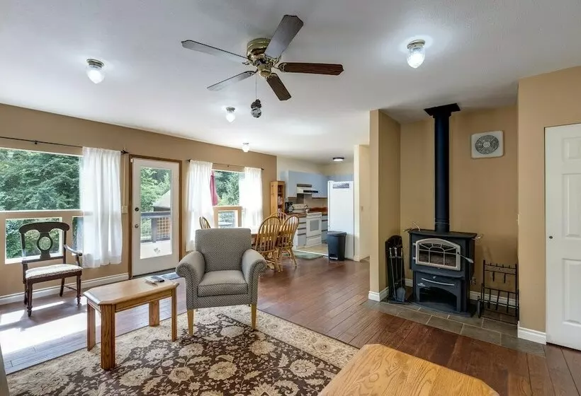 Mt. Baker Lodging Cabin 8 – Wifi, Pets Ok, Sleeps 6! By Mbl