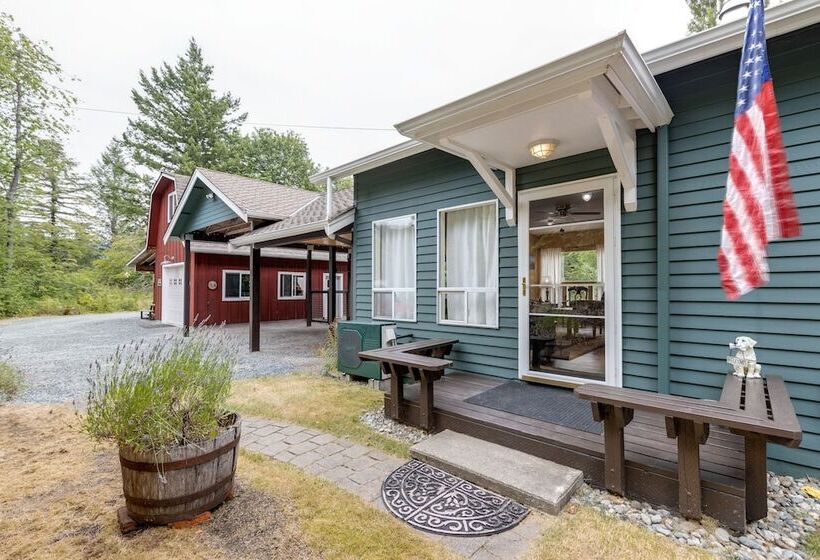 Mt. Baker Lodging Cabin 8 – Wifi, Pets Ok, Sleeps 6! By Mbl