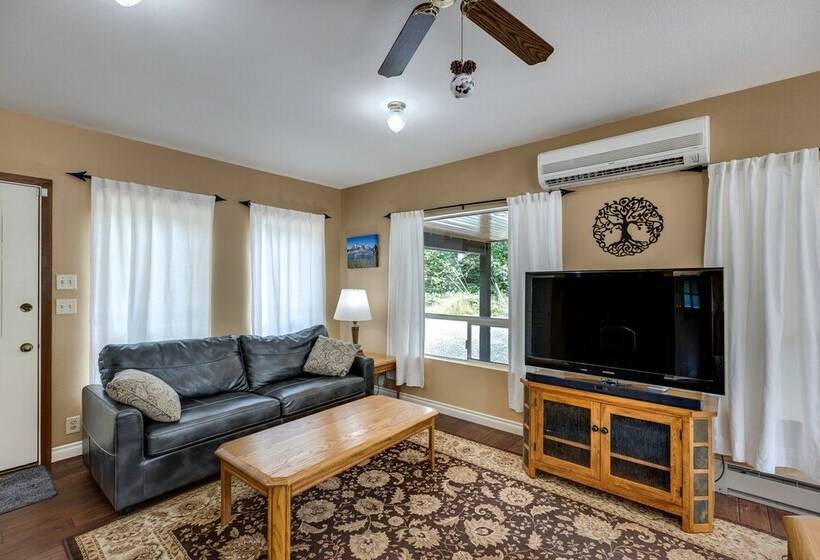 Mt. Baker Lodging Cabin 8 – Wifi, Pets Ok, Sleeps 6! By Mbl