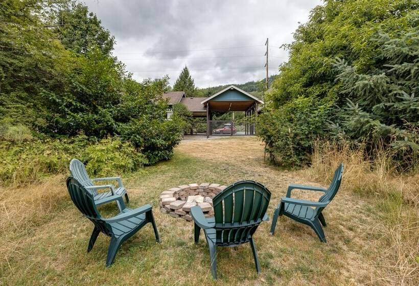 Mt. Baker Lodging Cabin 8 – Wifi, Pets Ok, Sleeps 6! By Mbl