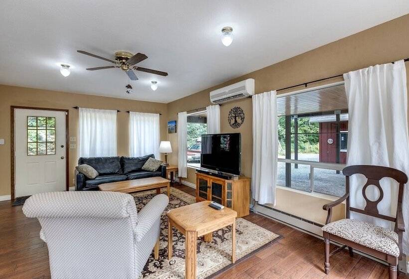 Mt. Baker Lodging Cabin 8 – Wifi, Pets Ok, Sleeps 6! By Mbl