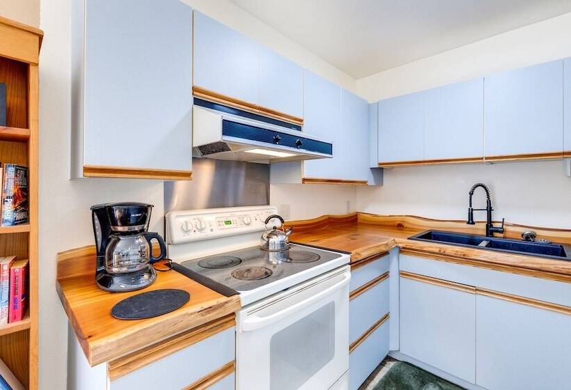 Mt. Baker Lodging Cabin 8 – Wifi, Pets Ok, Sleeps 6! By Mbl