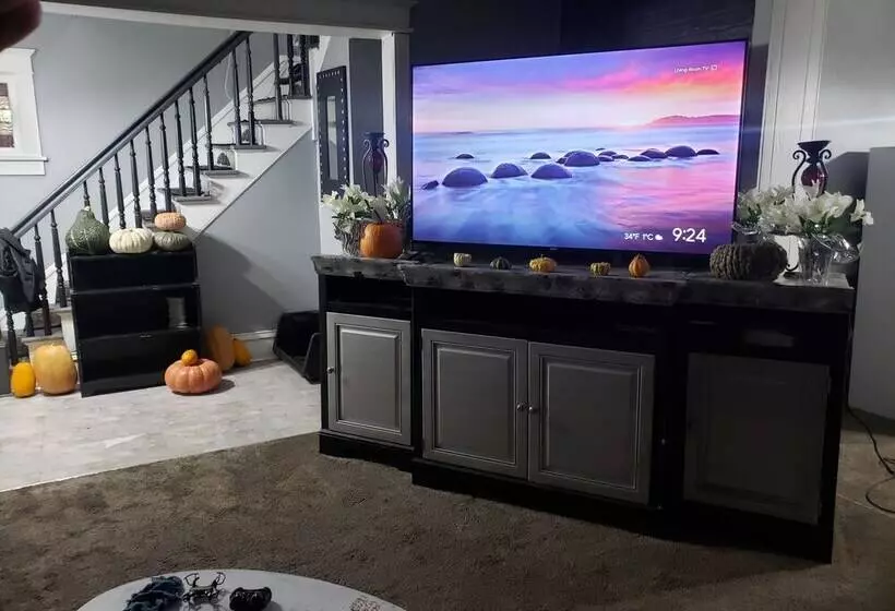 Beautiful Two Story Home By Fountain Lake And Mayo Clinic