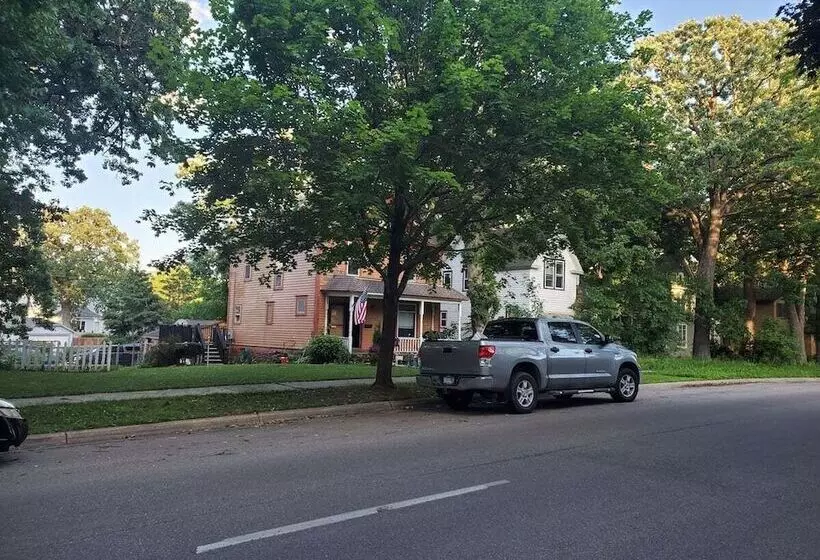 Beautiful Two Story Home By Fountain Lake And Mayo Clinic