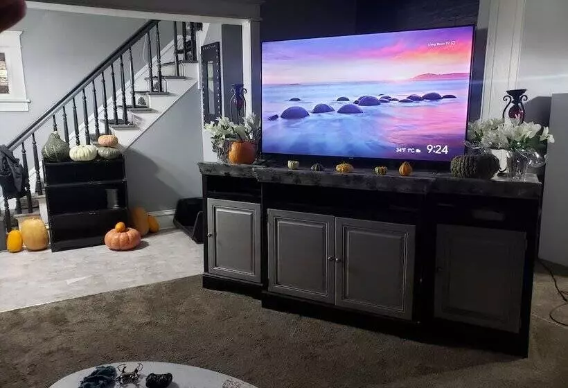 Beautiful Two Story Home By Fountain Lake And Mayo Clinic