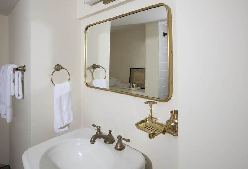 فندق فئة نجمة واحدة Blue Rock