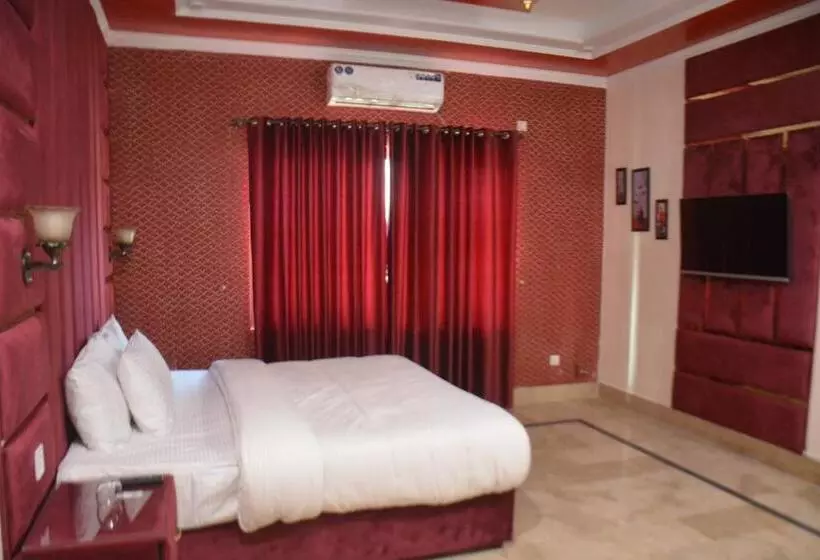 هتل Royal Emirates Residence