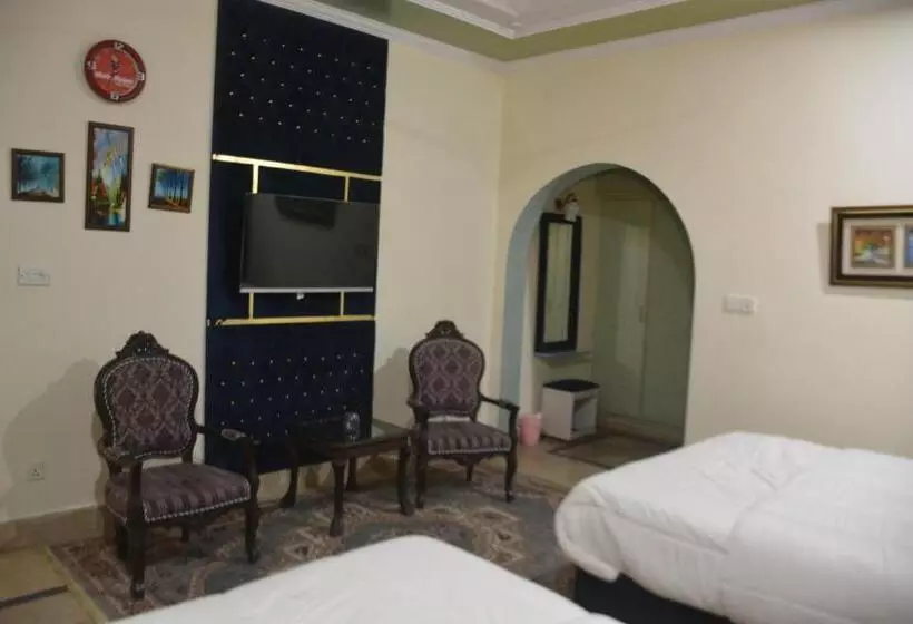 هتل Royal Emirates Residence