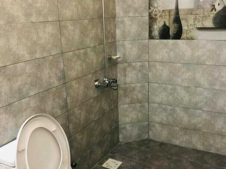 هتل Oasis International