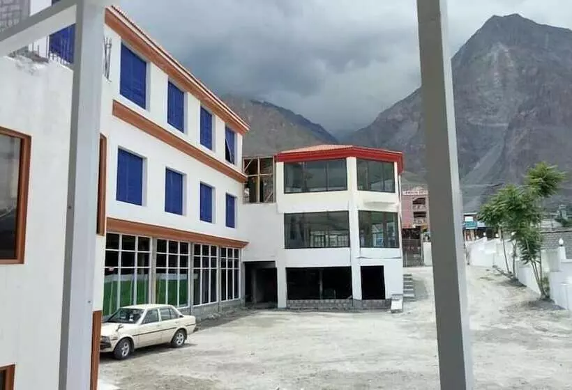 هتل Oasis International