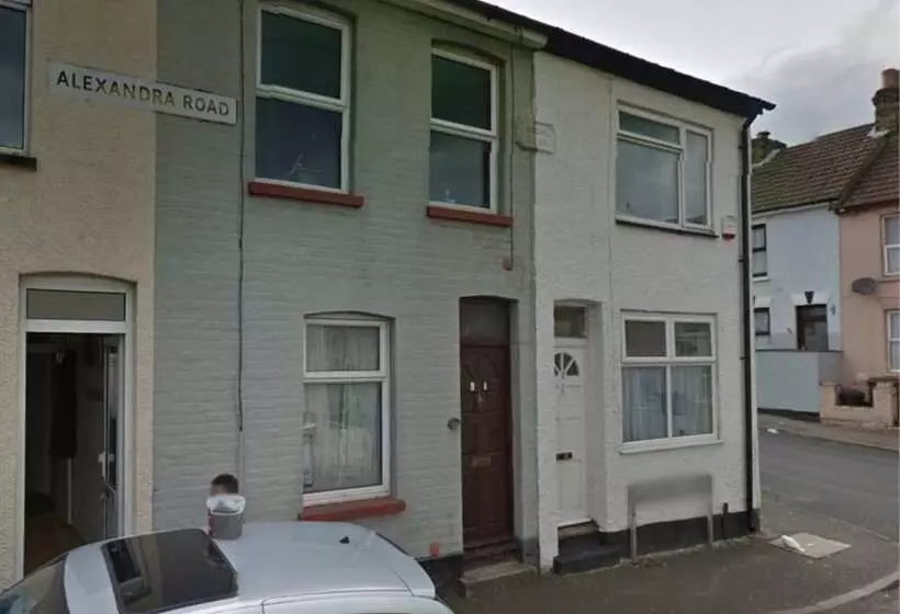 レジデンス Beautiful 3 Bed House In Chatham