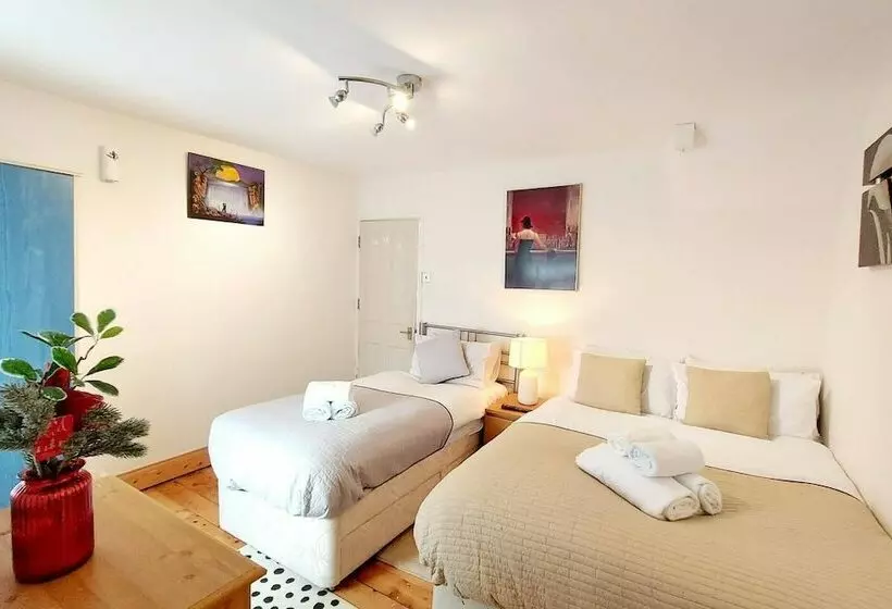 レジデンス Beautiful 3 Bed House In Chatham