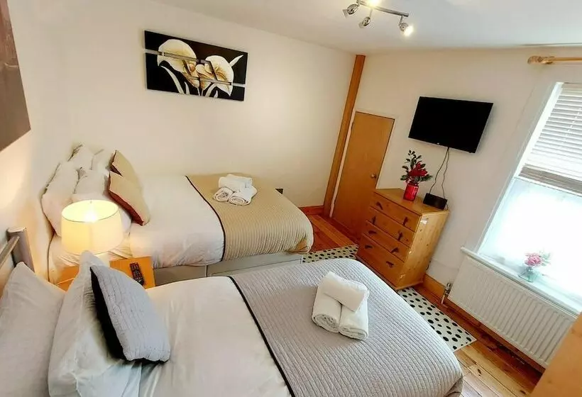 レジデンス Beautiful 3 Bed House In Chatham