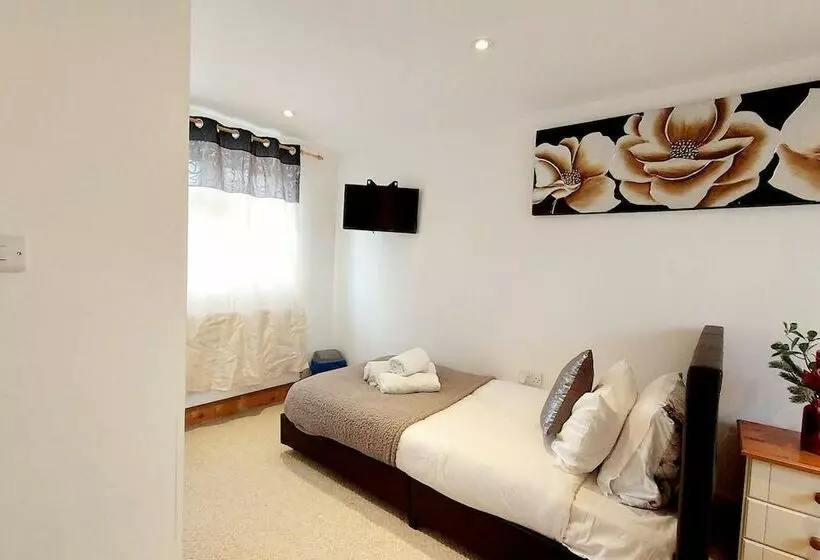 レジデンス Beautiful 3 Bed House In Chatham