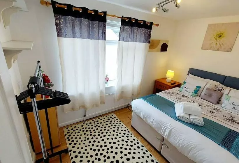 レジデンス Beautiful 3 Bed House In Chatham