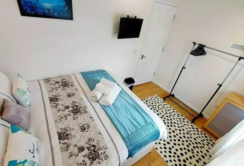 レジデンス Beautiful 3 Bed House In Chatham