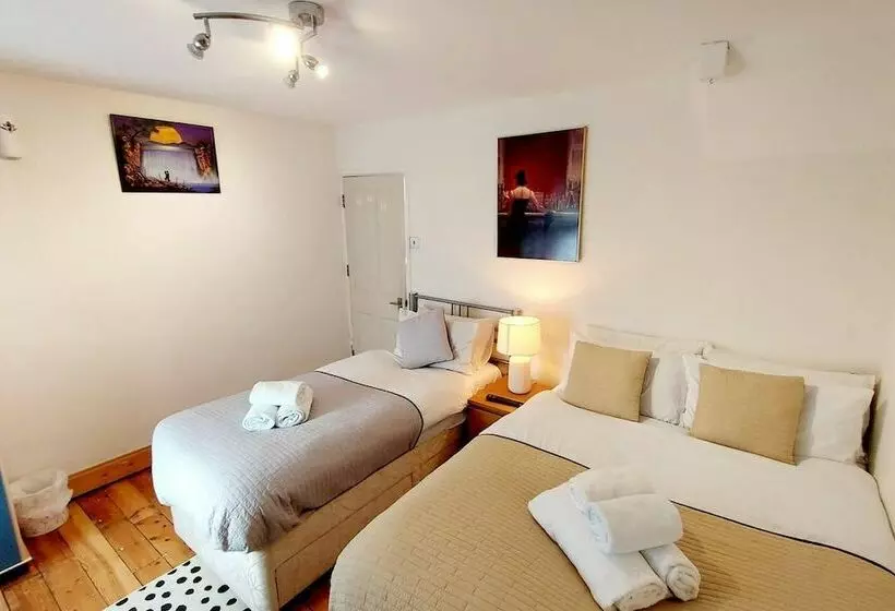 レジデンス Beautiful 3 Bed House In Chatham