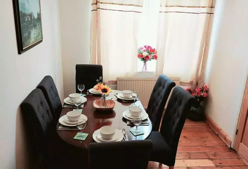 レジデンス Beautiful 3 Bed House In Chatham
