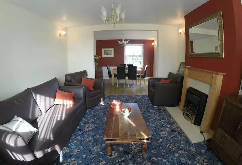 Residenssi Beautiful And Spacious House In North Wales, Uk