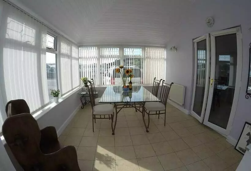 Residenssi Beautiful And Spacious House In North Wales, Uk