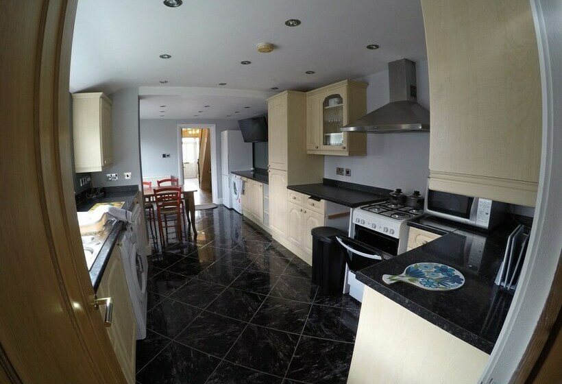 Residenza Beautiful And Spacious House In North Wales, Uk