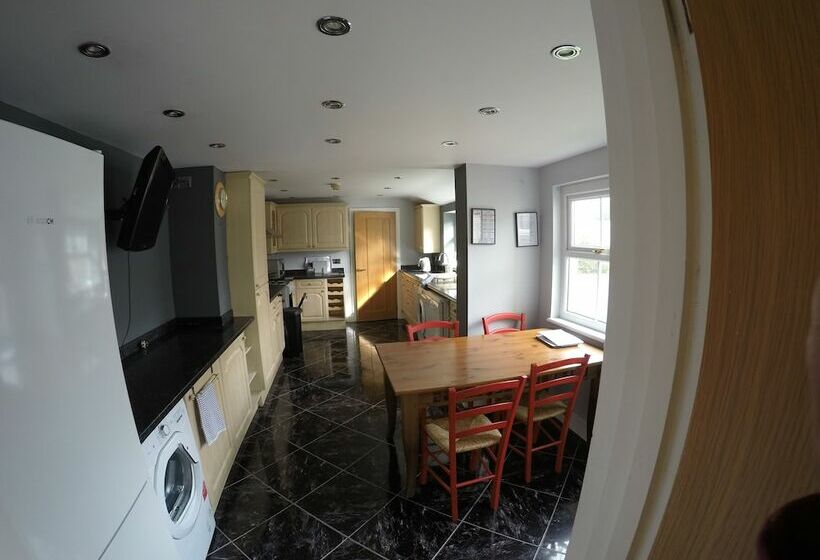 Residenza Beautiful And Spacious House In North Wales, Uk