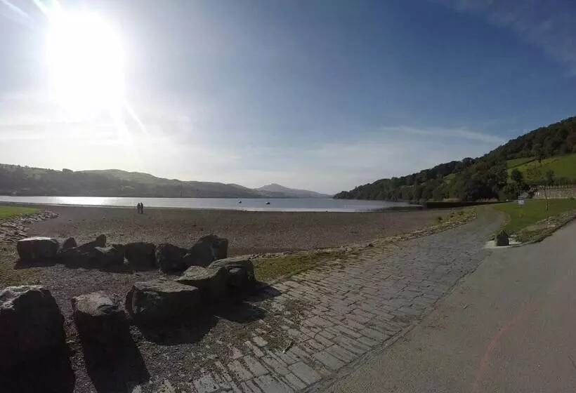 Residenssi Beautiful And Spacious House In North Wales, Uk