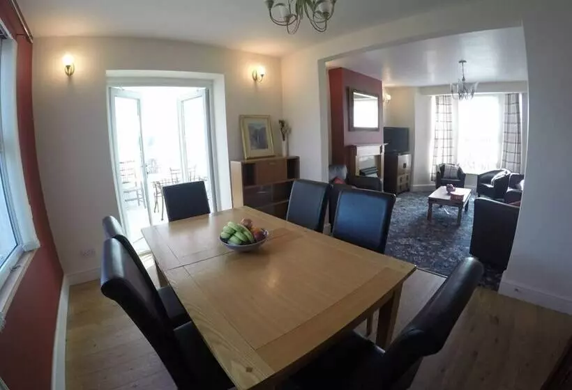 Residenssi Beautiful And Spacious House In North Wales, Uk