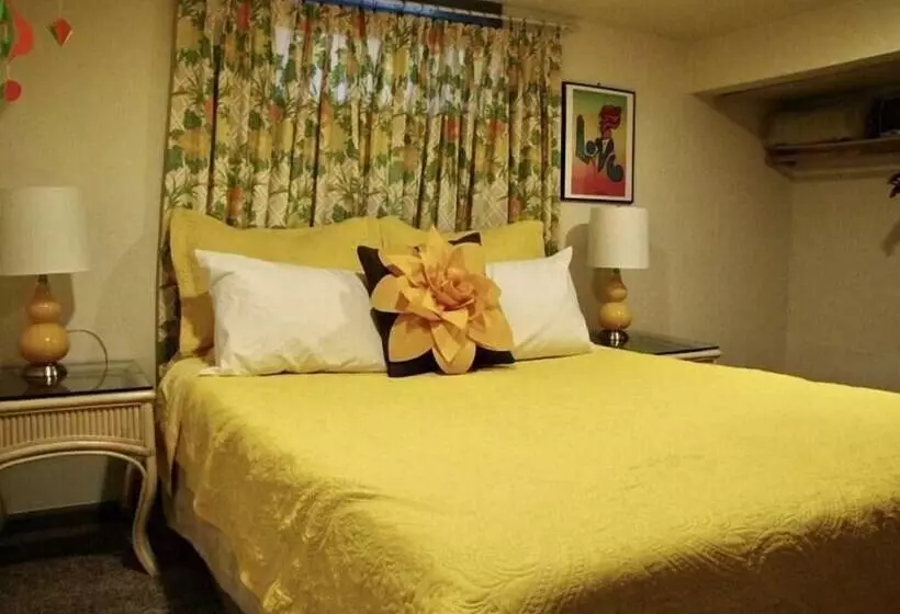 Retro Inspired Downtown Loveland Apartment