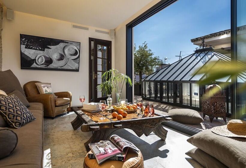 تختخواب و صبحانه Pajaro Rebelde