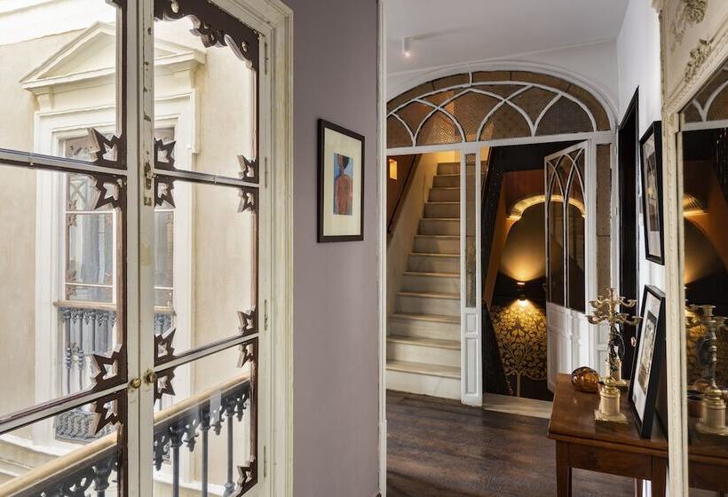 تختخواب و صبحانه Pajaro Rebelde